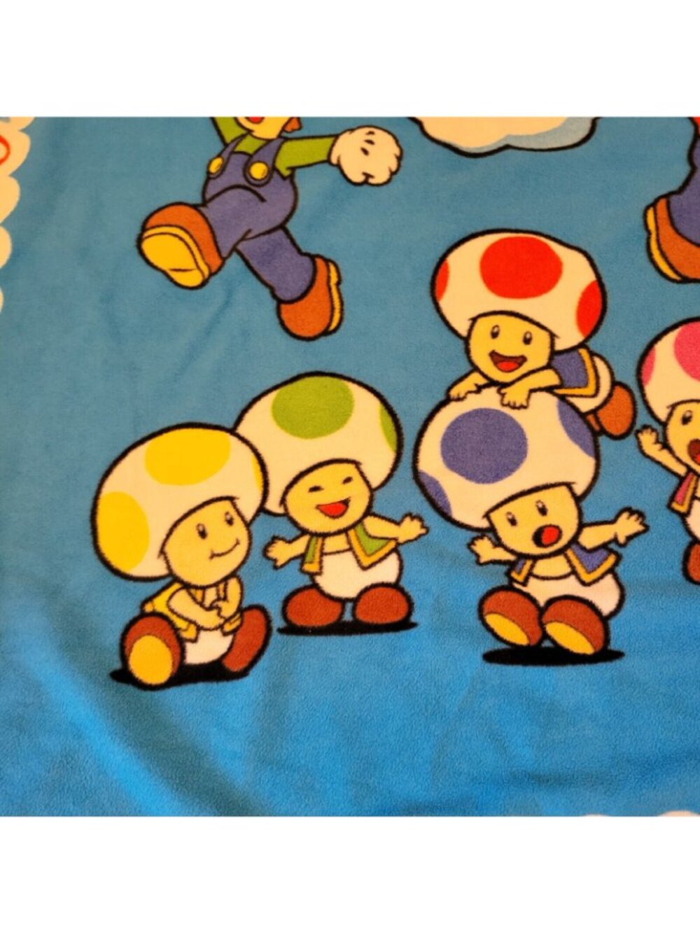 Super Mario Fleece Tie Blanket Luigi Toad Characters Bright Blue & Green Design - Picture 3 of 9